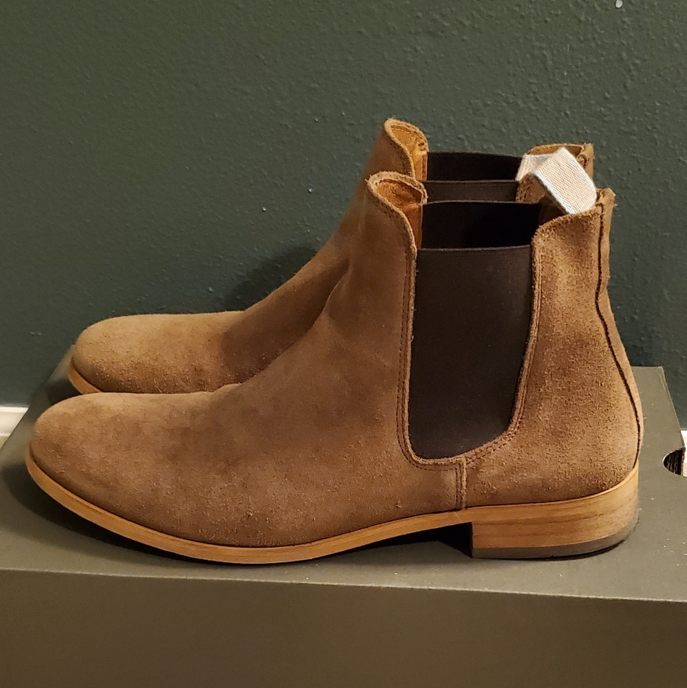Dev Suede Chelsea Boot - Picture 2 of 3